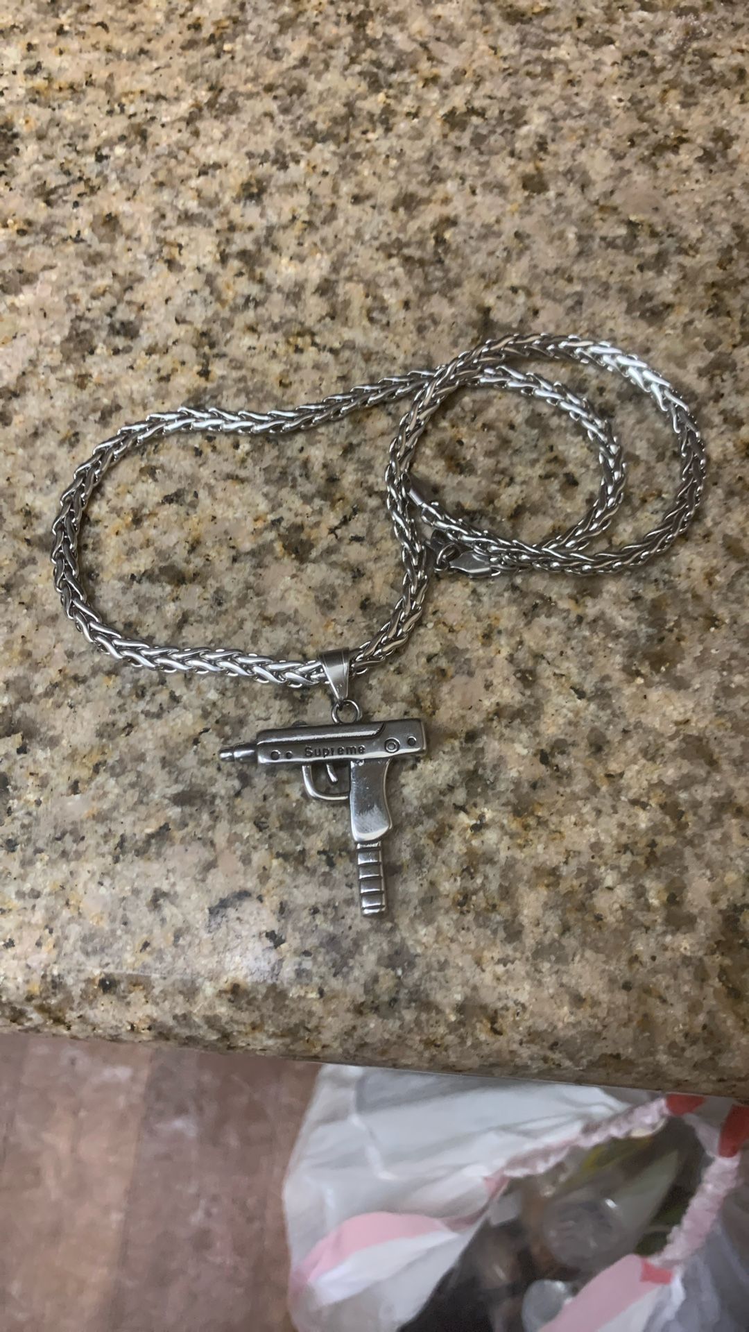Supreme !! Uzi Chain