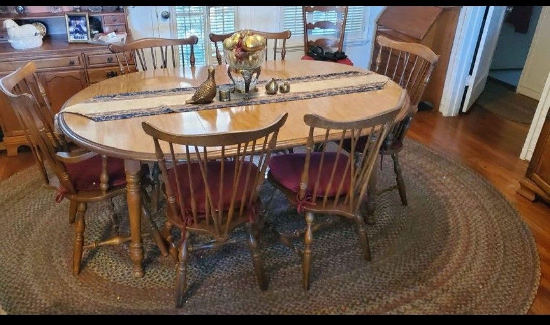 Solid Wood Dining Set. Table and Chairs.