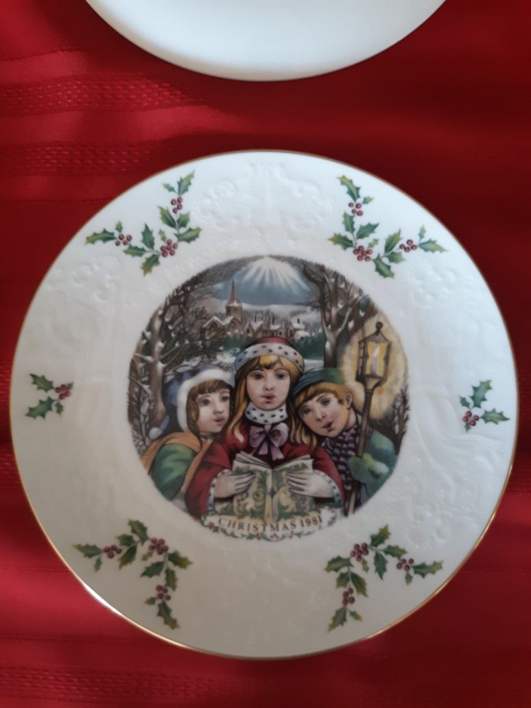 Christmas collector plate by Royal Doulton