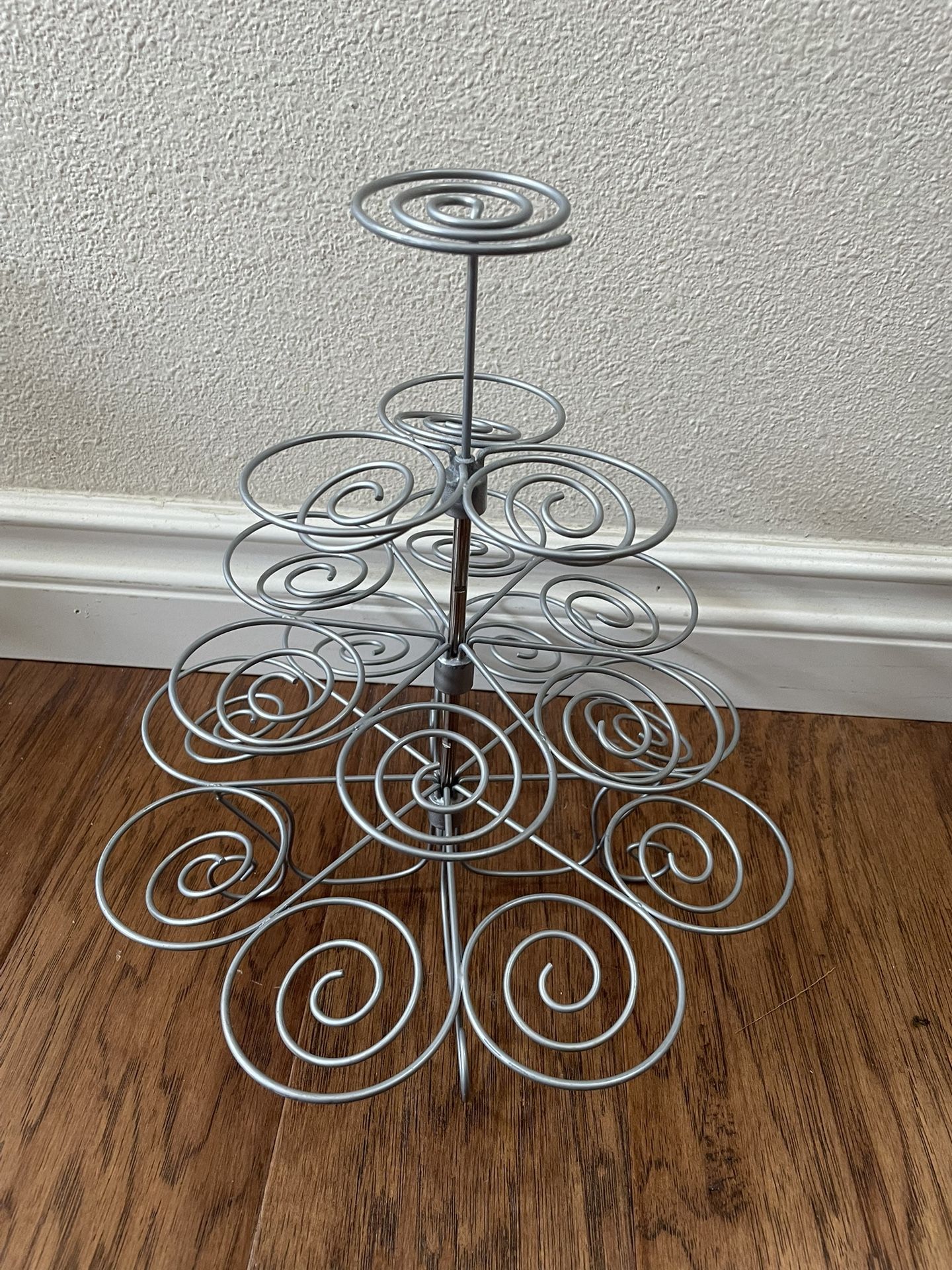 Metal Cupcake Holder 3 tier + 4th single one on top