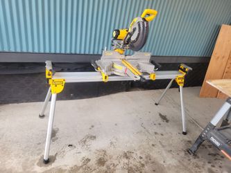 DEWALT 12in Sliding Miter Saw and Stand