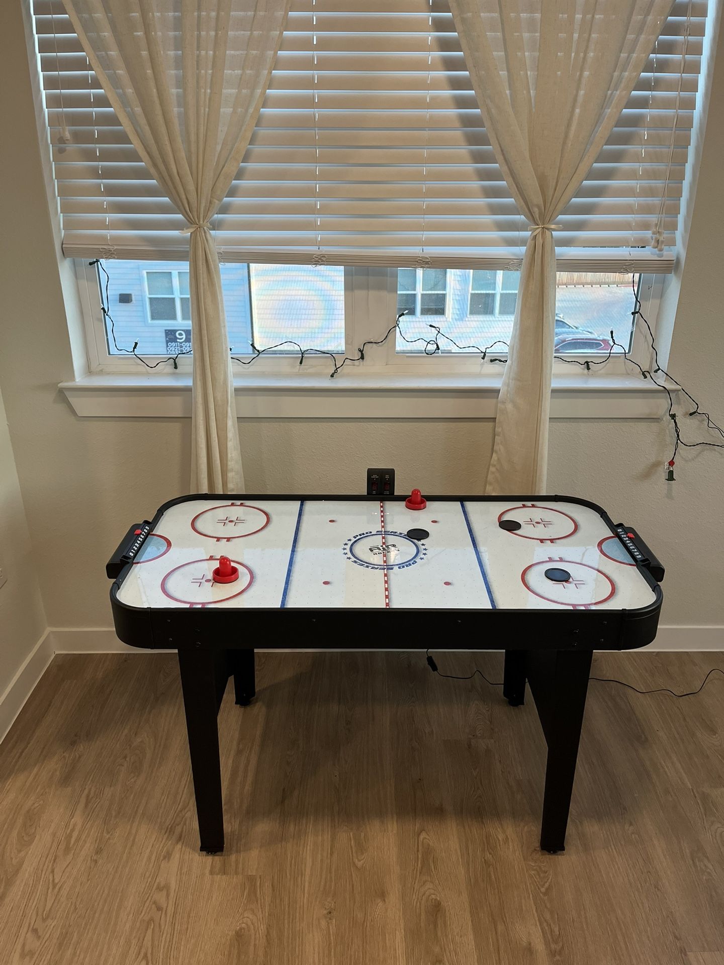 Air hockey table (never used)