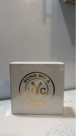 BOND TRIBECA💲😍👌🏻 This Mother’s Day, give your mom a gift as special as she is 💐✨   Beautiful perfumes available now — the perfect way to show lov