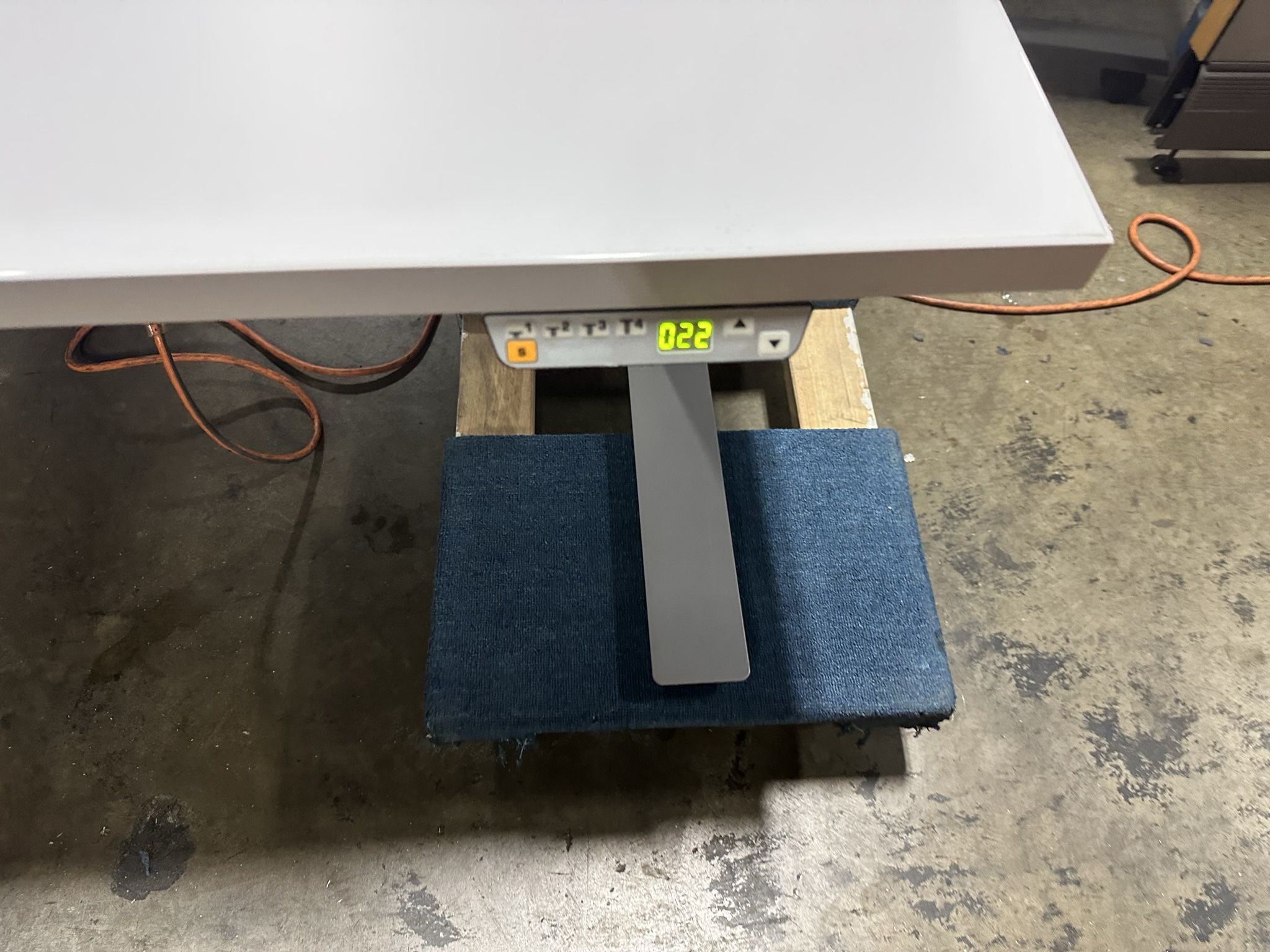 72” Knoll Standing Desk! Electric Height Adjustable Table! We Also Monitor Arms And Chairs!