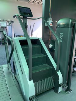 NEW-COMMERCIAL STAIR CLIMBER- TOUCH SCREEN- LEG WORKOUT-CLIMBING- FUCNTRIUONAL FITNESS