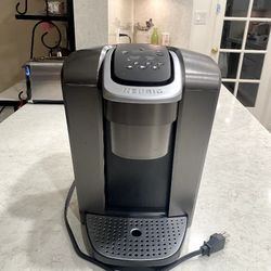 KEURIG COFFEE MAKER