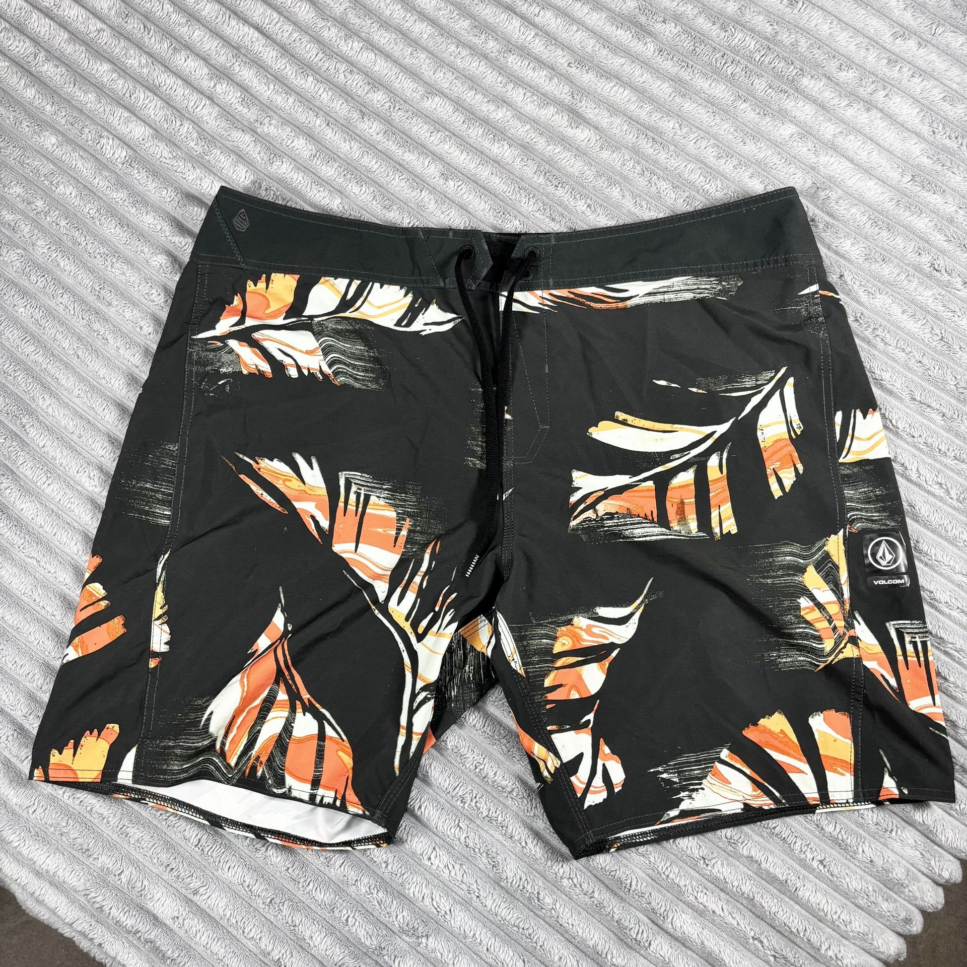 Volcom men’s size 40 pull string inverted floral colorful Boardshorts  