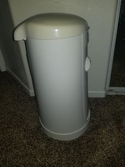 Munchkin diaper pail