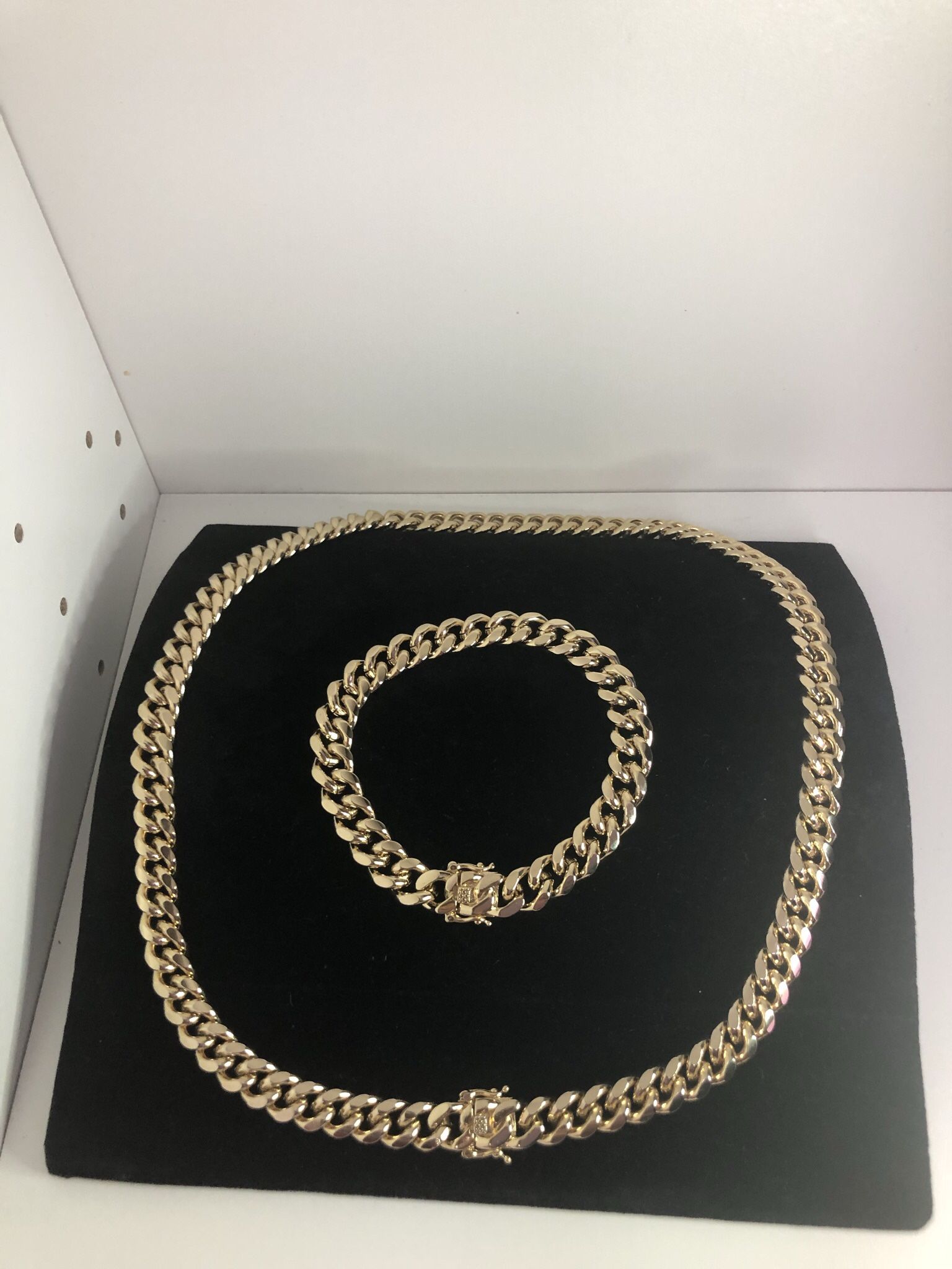 Beautiful 14k gold plated 24 "cuban link necklace and 9" bracelet set