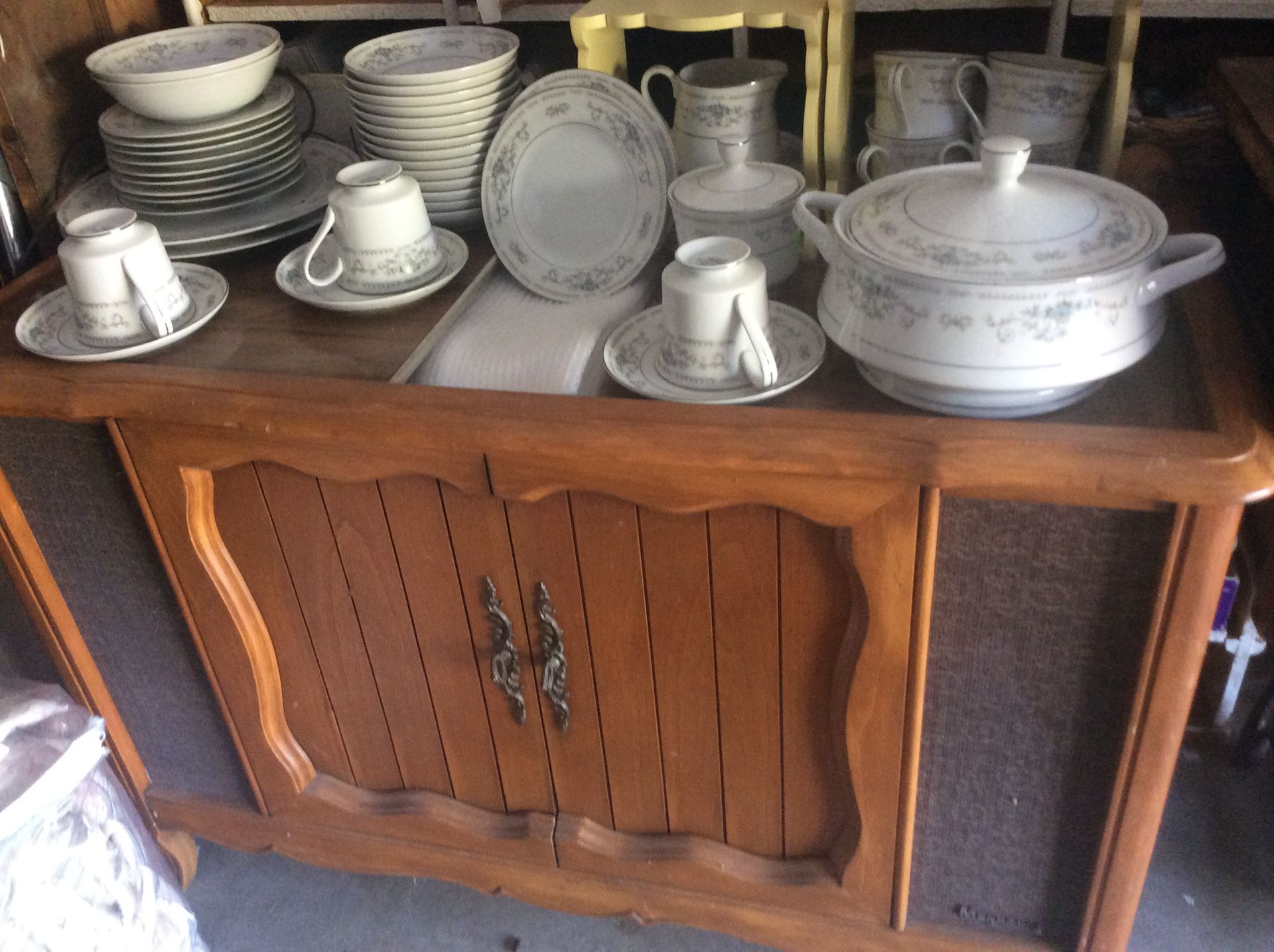 Vintage Stereo  Console , 12 Pc Settings + Serving S