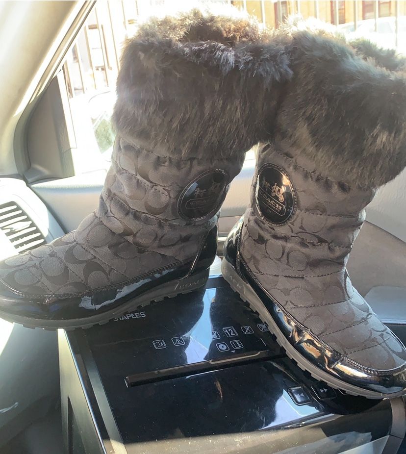 “ JOYOUS” Coach Fur Boots: Ladies Size 9B ( Good Condition )