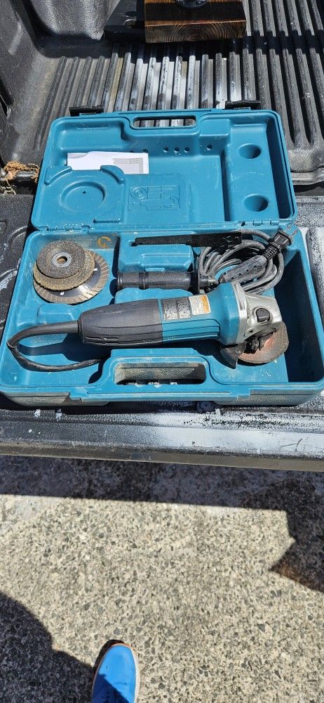 Makita 4 In Grinder