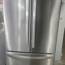 Refrigerator In Excellent Condition 