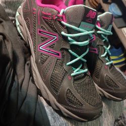 NEW BALANCE RUNNING SHOES