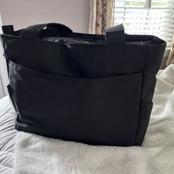 Medela Pump With Accessories And Bag