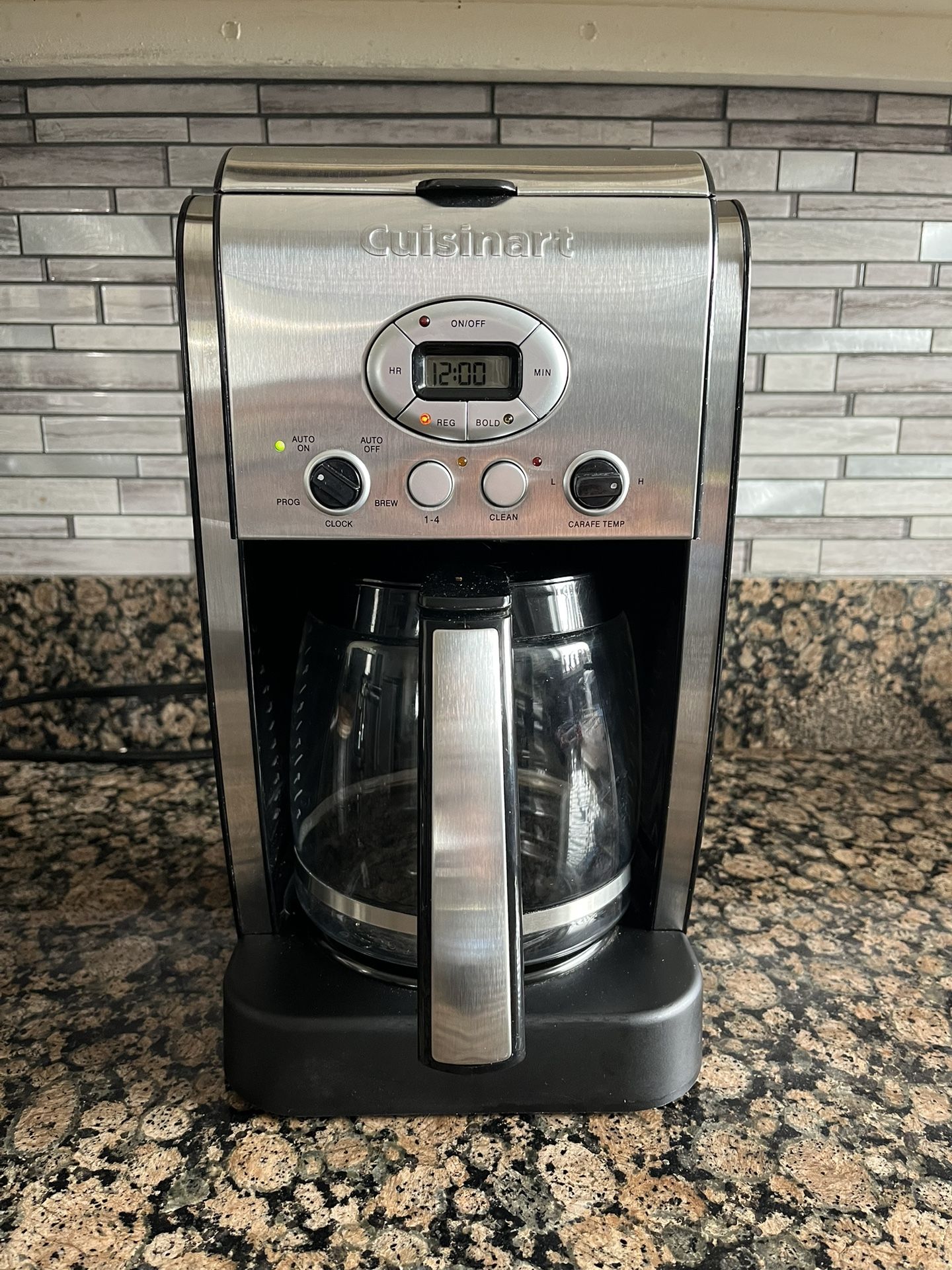 LUXURIOUS PROGRAMABLE COFFEEE MAKER