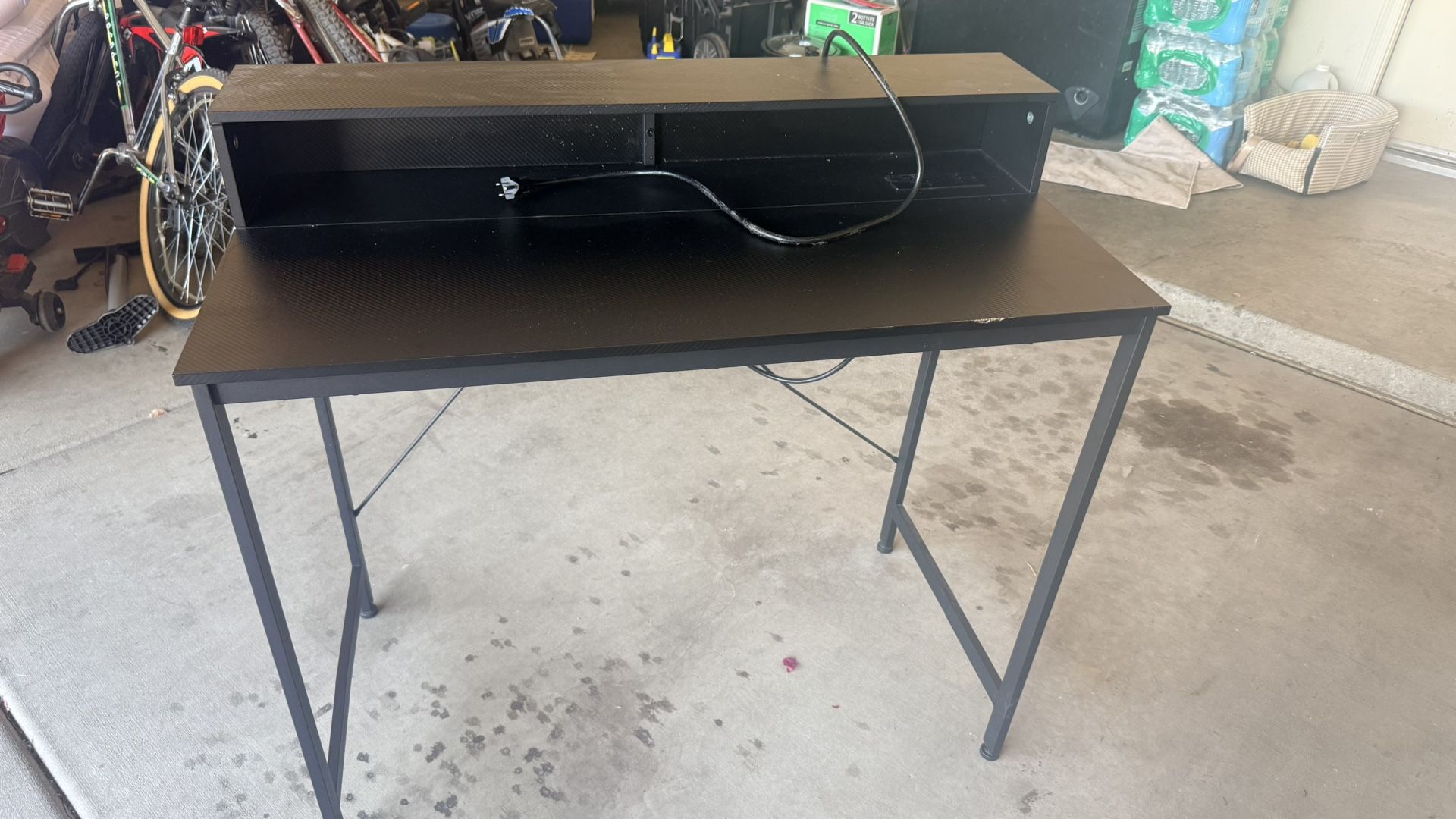 Black Desk