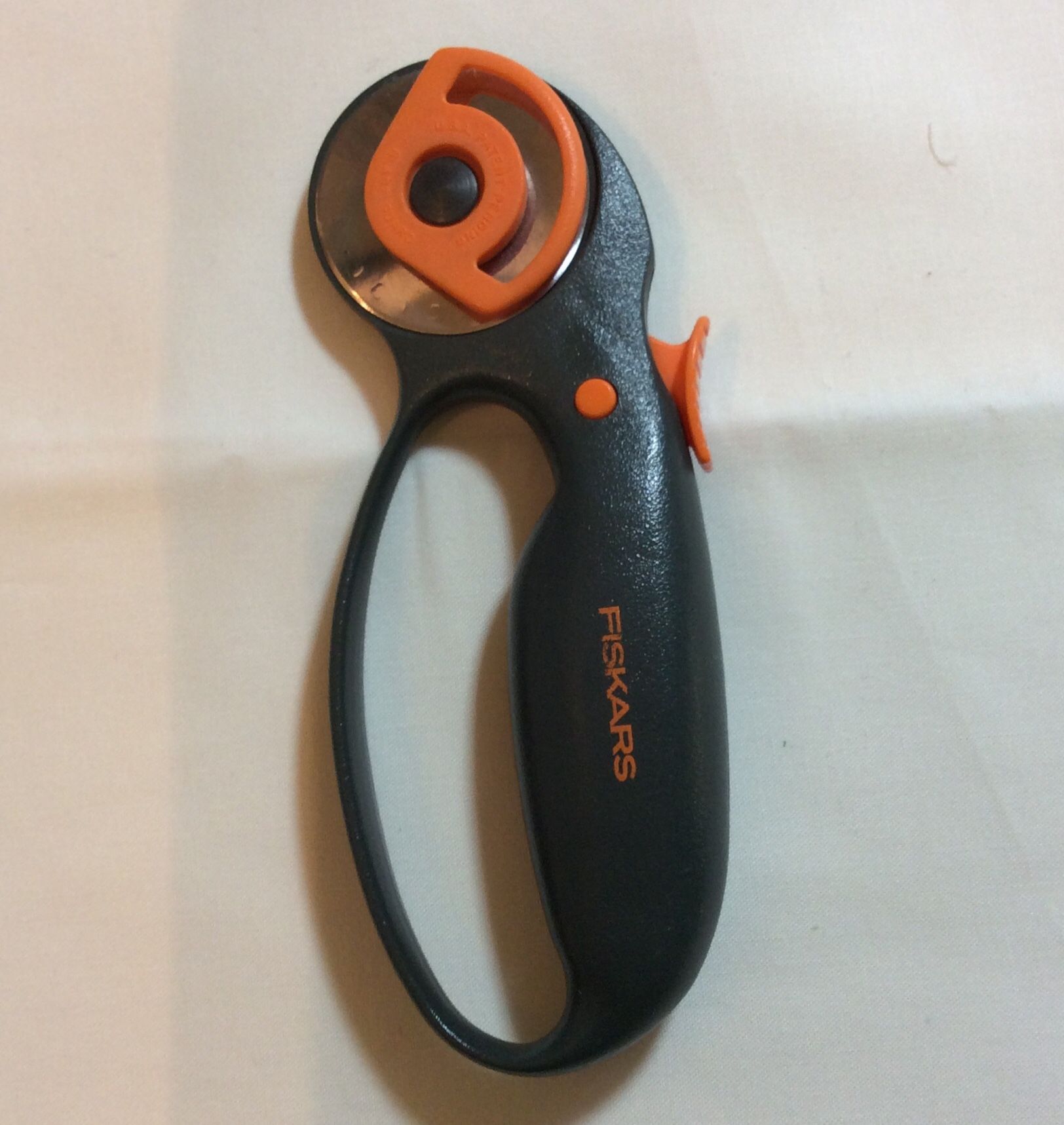 Rotary Cutters Fiskars Olfa 60mm 45mm 25mm Quilting for Sale in Phoenix