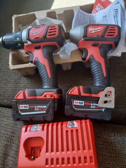 M18 milwaukee combo kit drill driver/lmpact Drill And 2 battery 4.0ah And Charger