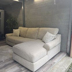 (Delivery) Plush Cream Sectional Couch/Sofa With Chaise 