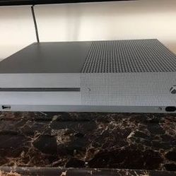 Xbox One S - Great Condition 