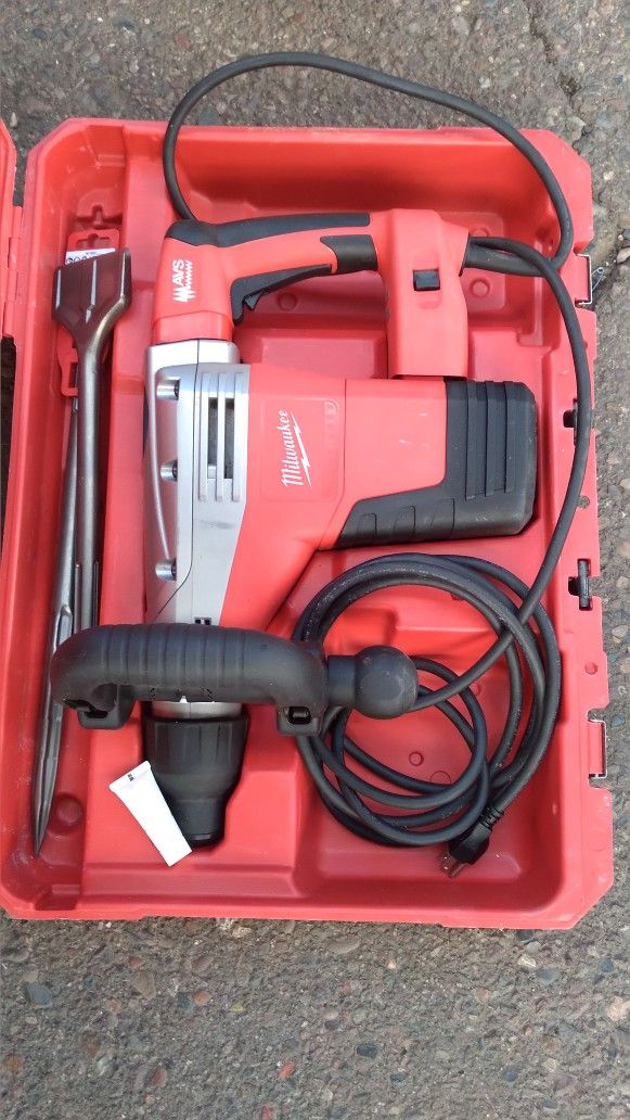 MILWAUKEE HAMMER DEMOLITION HEAVY-DUTY WITH 2 NEW BITS