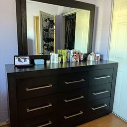 Black Queen Bedroom Set