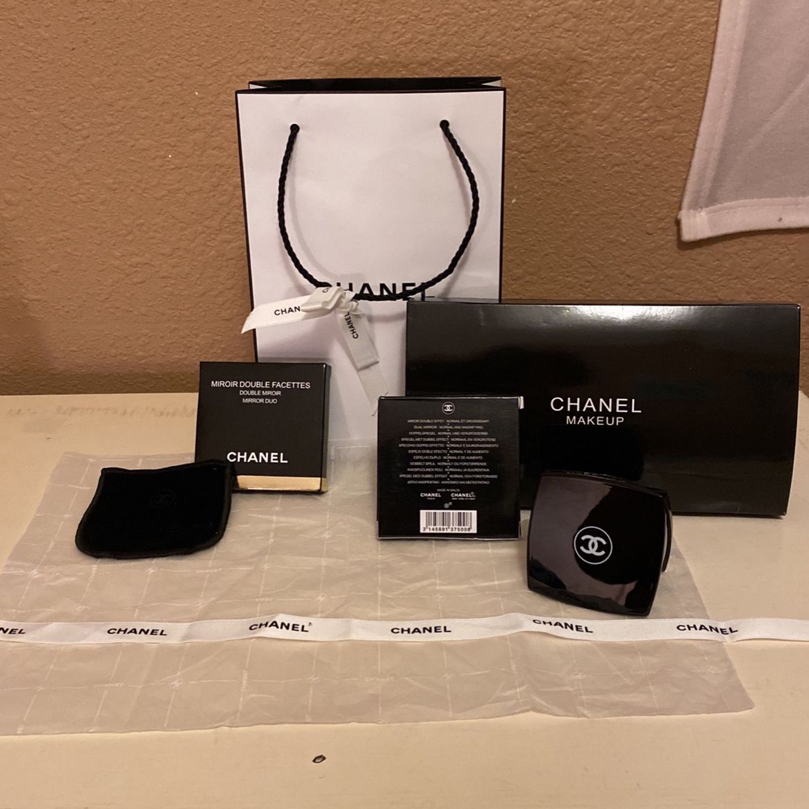 Authentic CHANEL Compact Double Miroir Facettes [with Black Velvet Pouch] -  Shipping Only for Sale in Los Angeles, CA - OfferUp