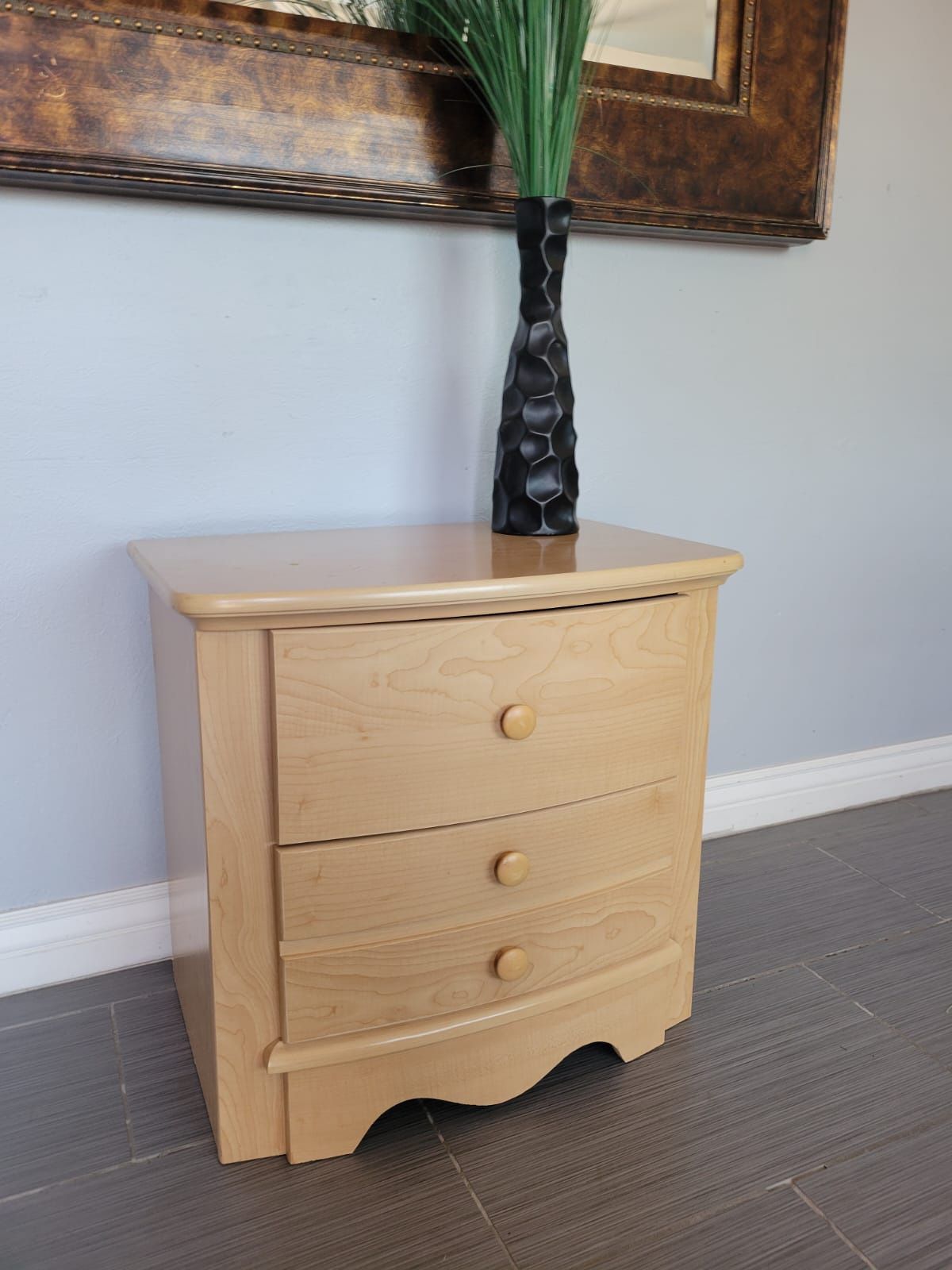 BEAUTIFUL NATURAL COLOR NIGHTSTAND
