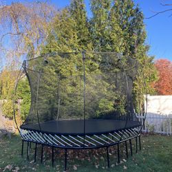 Springfree trampoline 