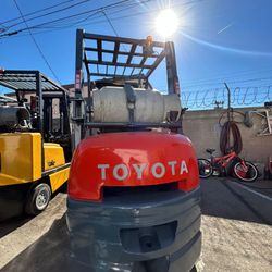 TOYOTA forklift FOR SALE 5,000 Lb