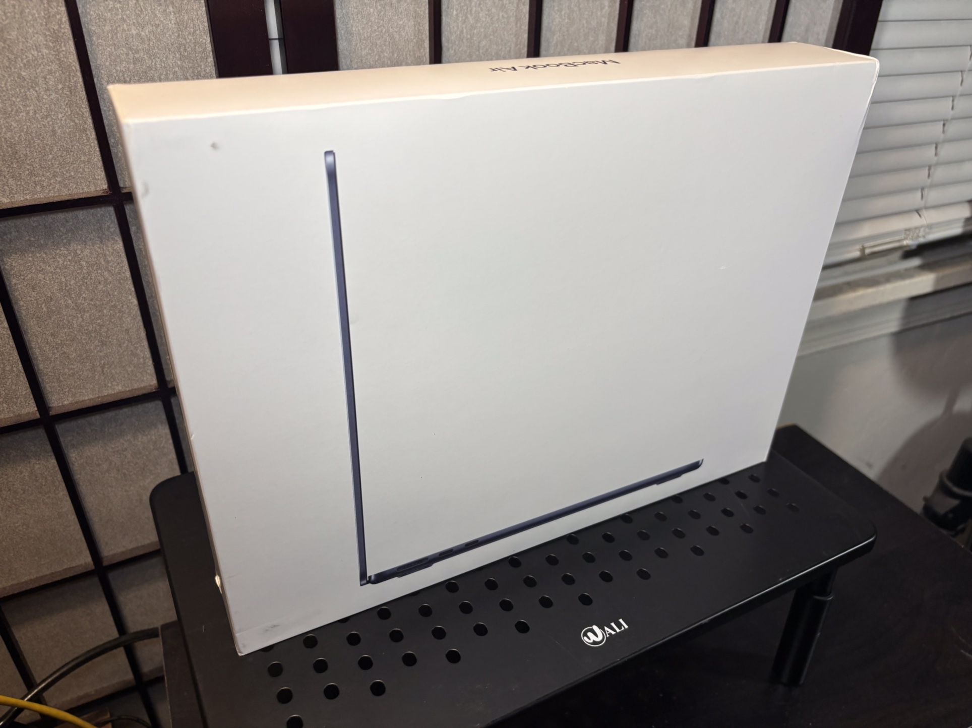 NEW Apple 2025 MacBook Air w/ upgraded 512GB SSD Storage 13-inch Laptop with M4 chip color: Midnight