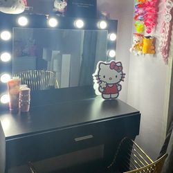 $200  New big black vanity (price is negotiable)