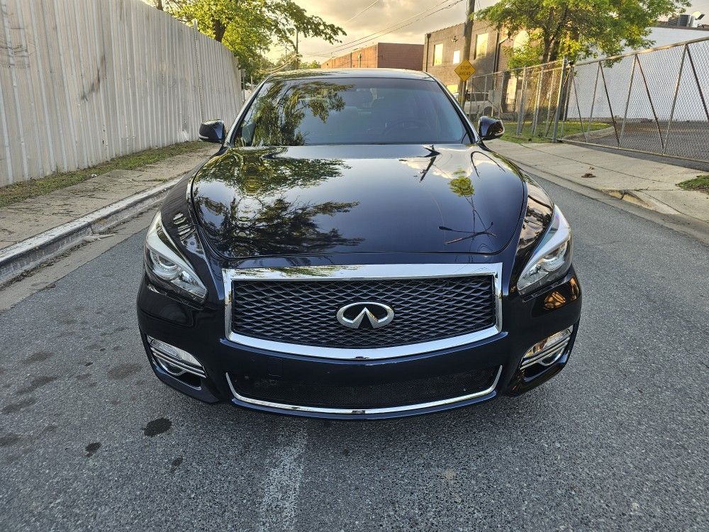 2015 Infiniti Q70