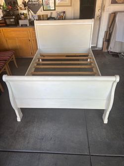 Solid Wood Sleigh Bed Frame With Headboard & Footboard; White Full Sleigh Bed; Glossy No Scratches Like New