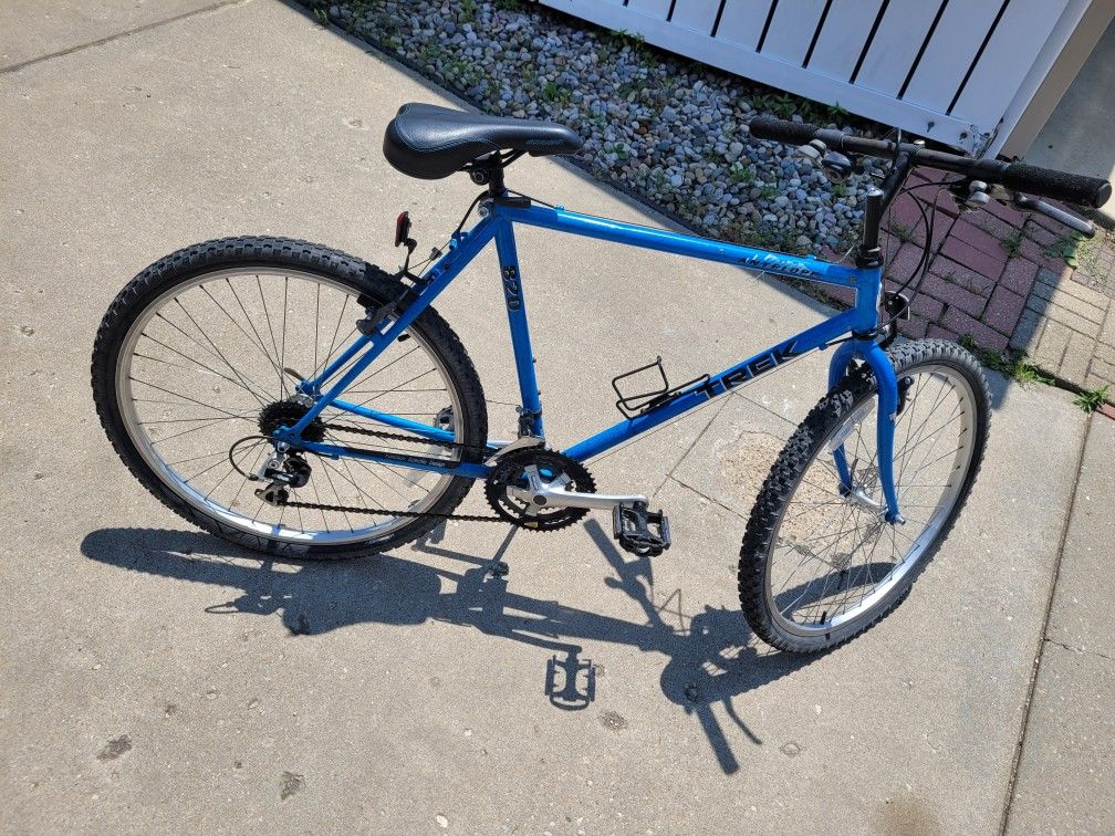 TREK Antelope 820 26-in Rims 21 Inch Frame Ready To Ride Tuned Up And Ready Shimano Equipped