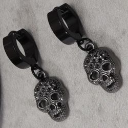 Uniquely Crafted Black Skull 💀 Earrings 