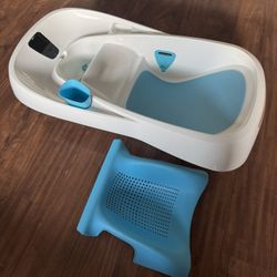 “4 moms” Smart temp bath basin. 