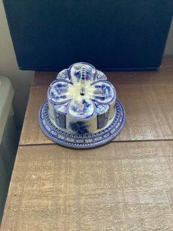 Vintage Flow Blue Porcelain Clover Cheese Dish / Butter Dome
