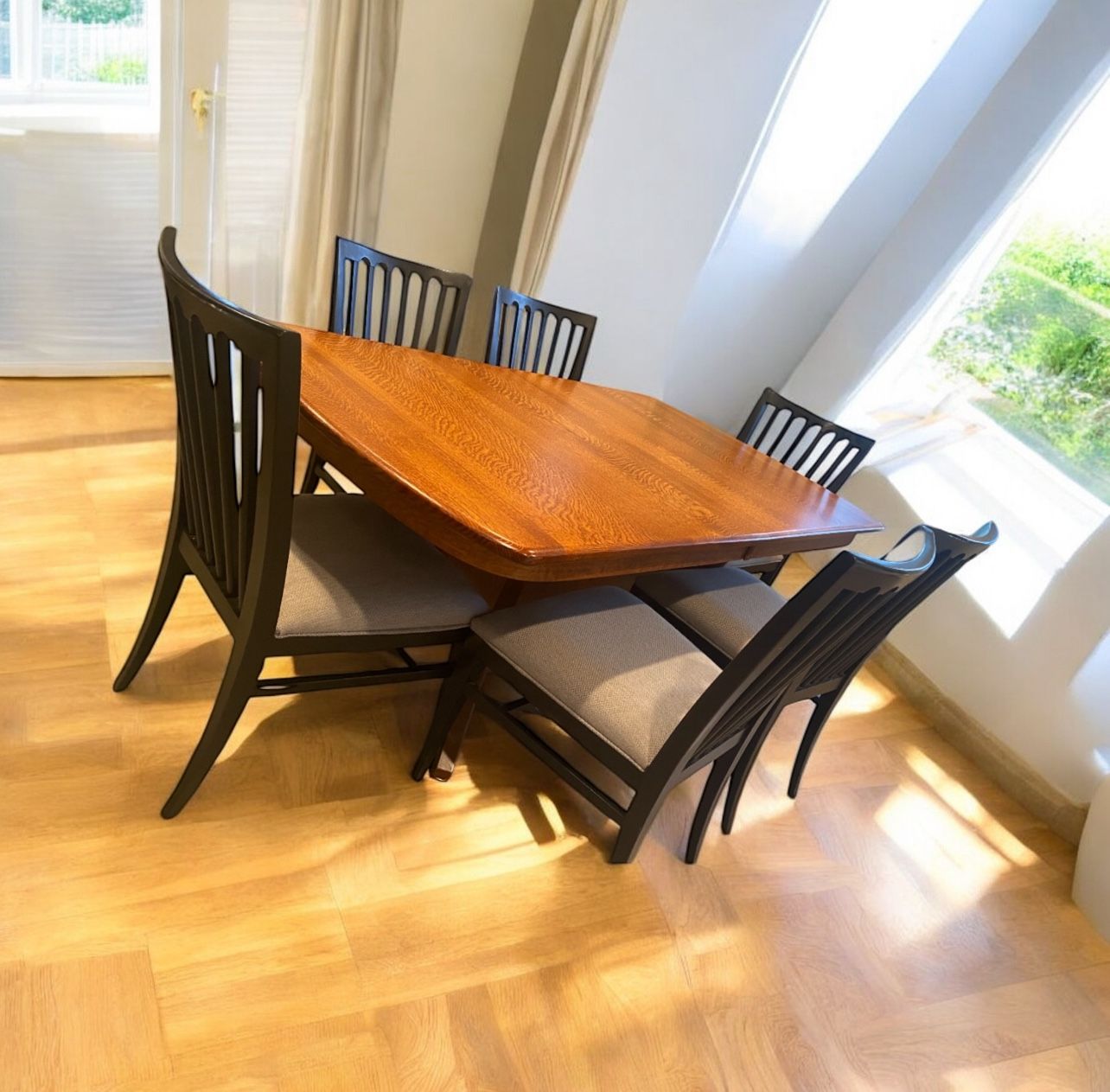 Ethan Allen Dinning Table (expandable & it seats 8)