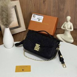 LV Pochette Metis 
