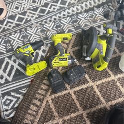 RYOBI TOOL SET 