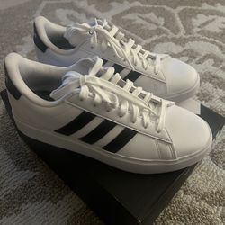 Women’s Adidas Shoes 8 1/2
