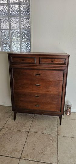 Beautiful Bassett Dresser
