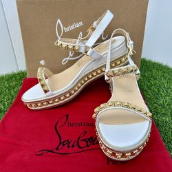 CHRISTIAN LOUBOUTIN PYRACLOU 60 FLATFORM SANDALS WHITE LEATHER GOLD STUDS SZ 39
