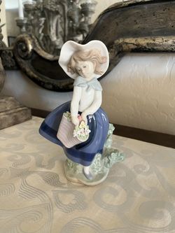 Lladro “Pretty Pickings Girl”