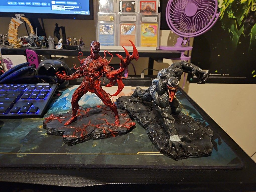 Venom And Carnage Statues