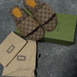 Gucci Slides Unisex.