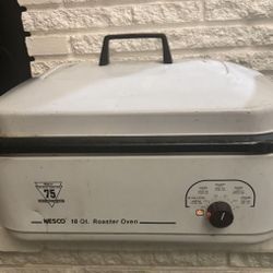 Nesco 18 Qt Roaster Oven working perfectly include two large cooking pan and grilling steel