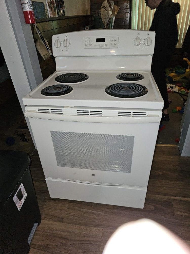 GE Electric Stove